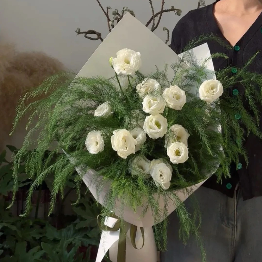 芦荀草搭配玫瑰花束 同城配送可送女友送闺蜜