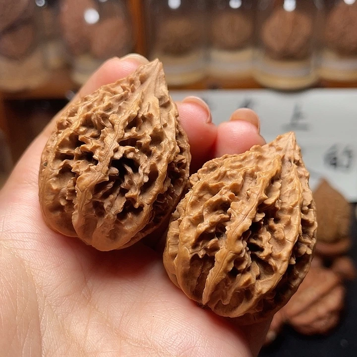 文玩核桃把件刺龙