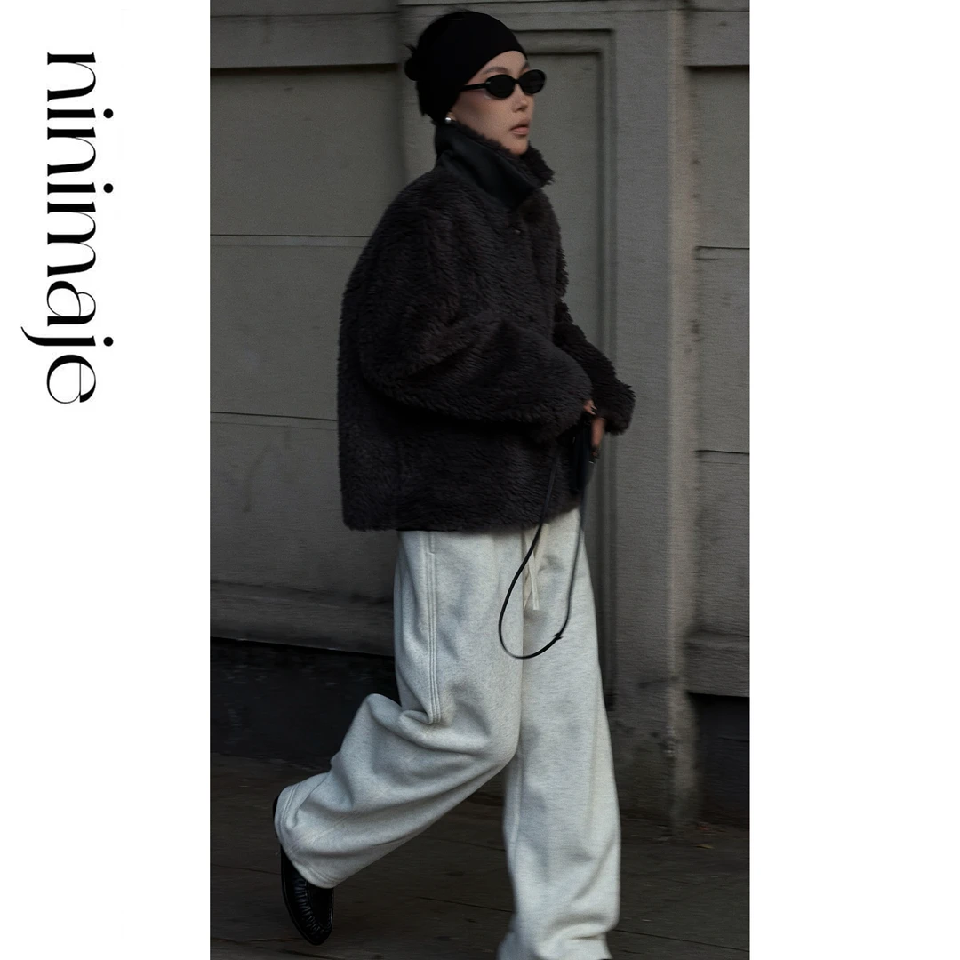 NanBeiBei 冬新款阔型一体翻领木制扣颗粒绒外套 7751