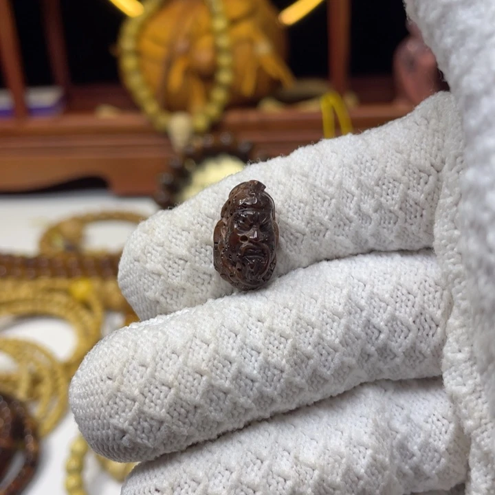 手串星月菩提雕刻关公