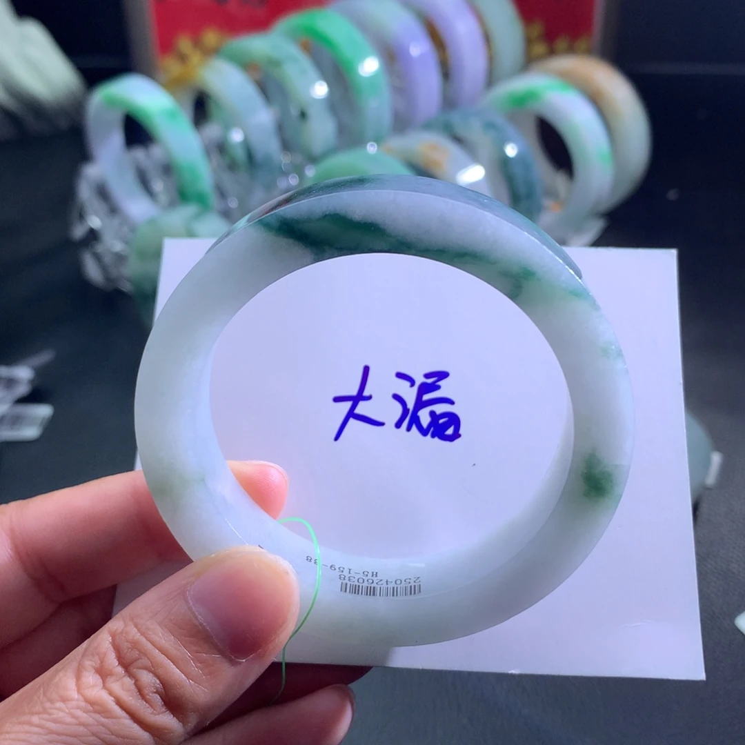 定制翡翠未镶嵌翡翠手镯