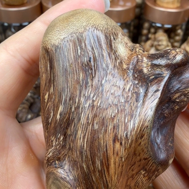 沉香碎屑沉香柬埔寨手把件31.6克