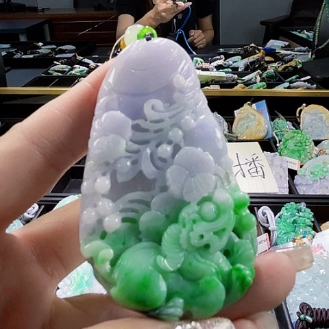 颈饰未镶嵌翡翠一个