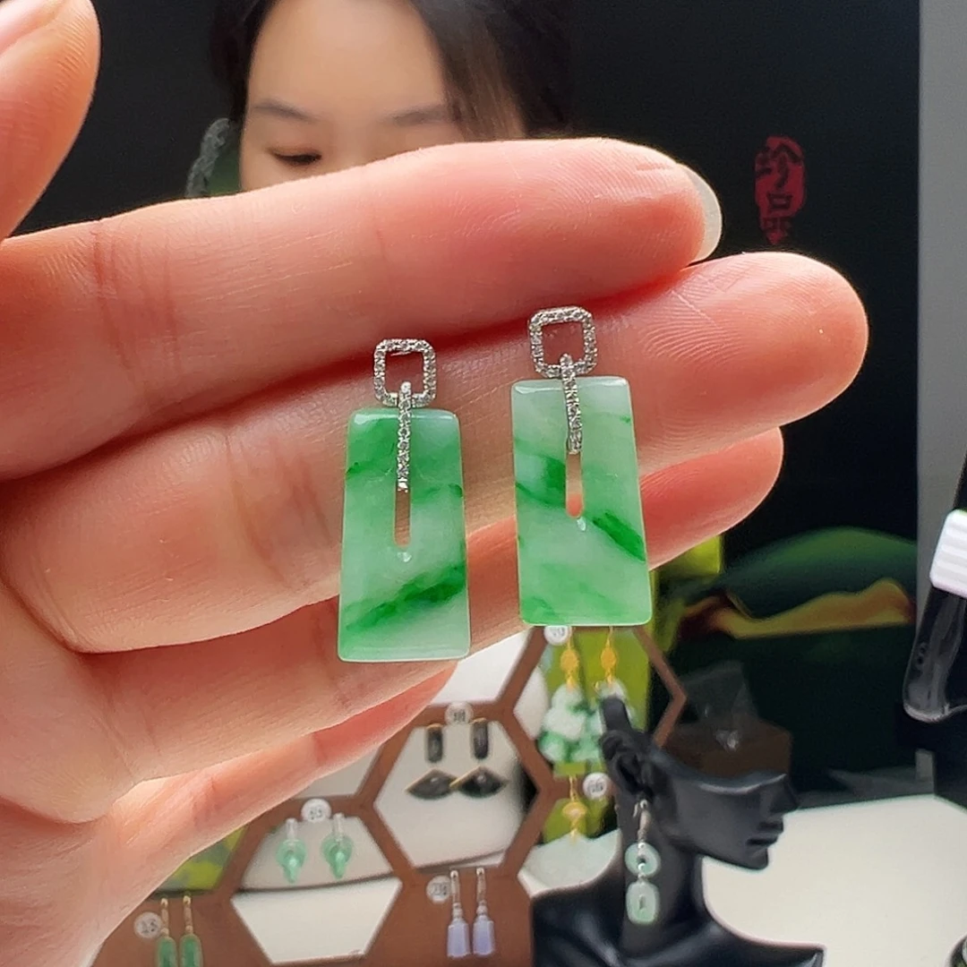 18K金镶嵌翡翠耳饰