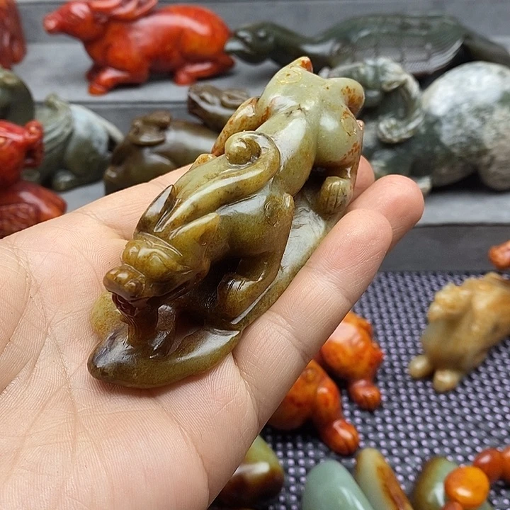 未镶嵌蛇纹石玉颈饰、***好
