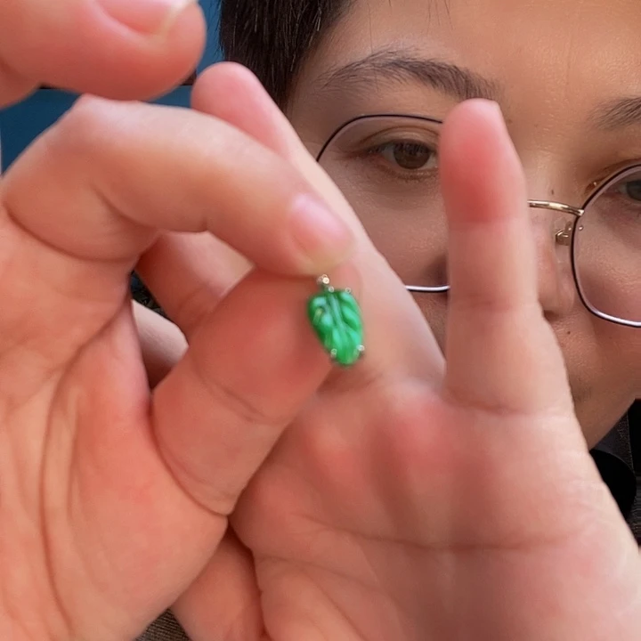 翡翠颈饰18K金镶嵌叶子