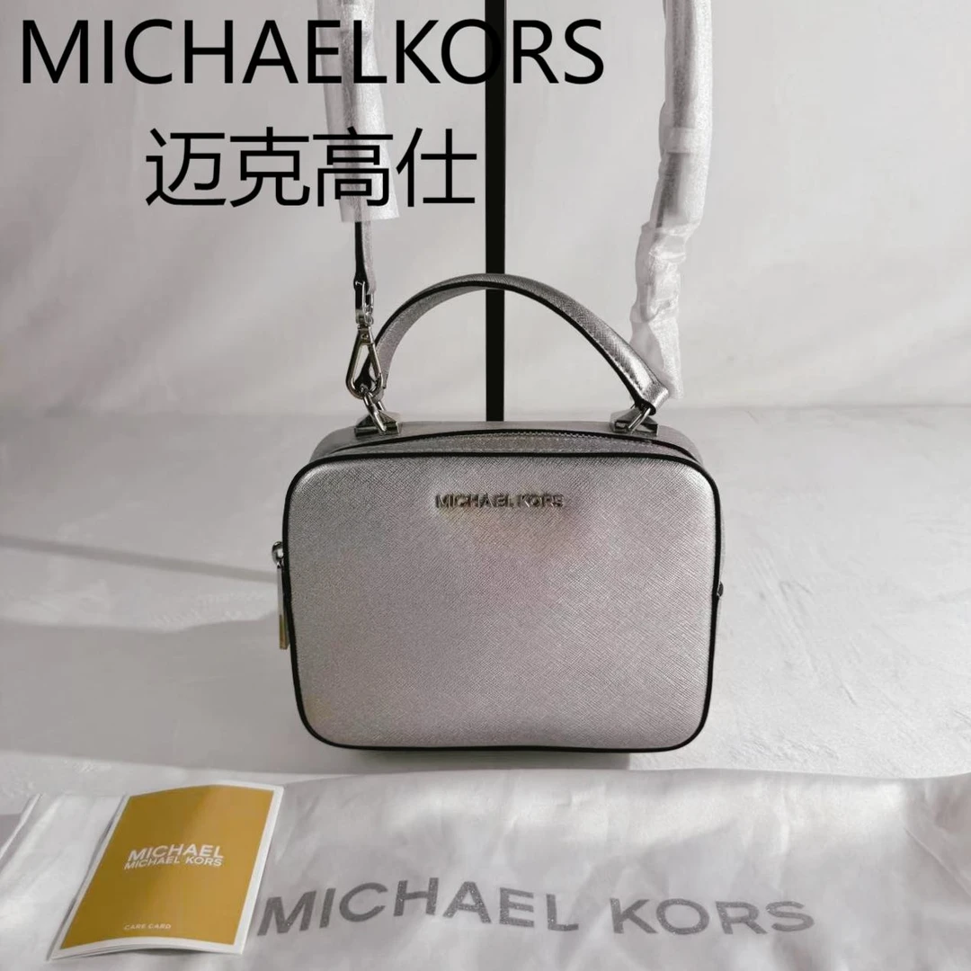 95新 MICHAELKORS/迈克高仕 银色相机包G25502076底长18X14