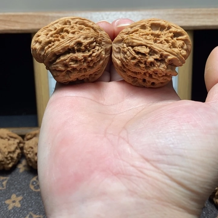 会***吃文玩核桃吊坠南疆