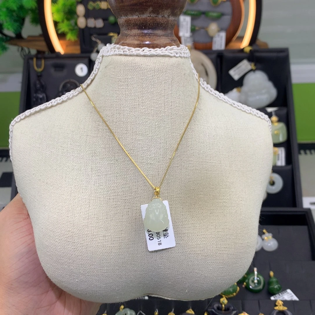 和田玉18K金镶嵌吊坠(赠链)