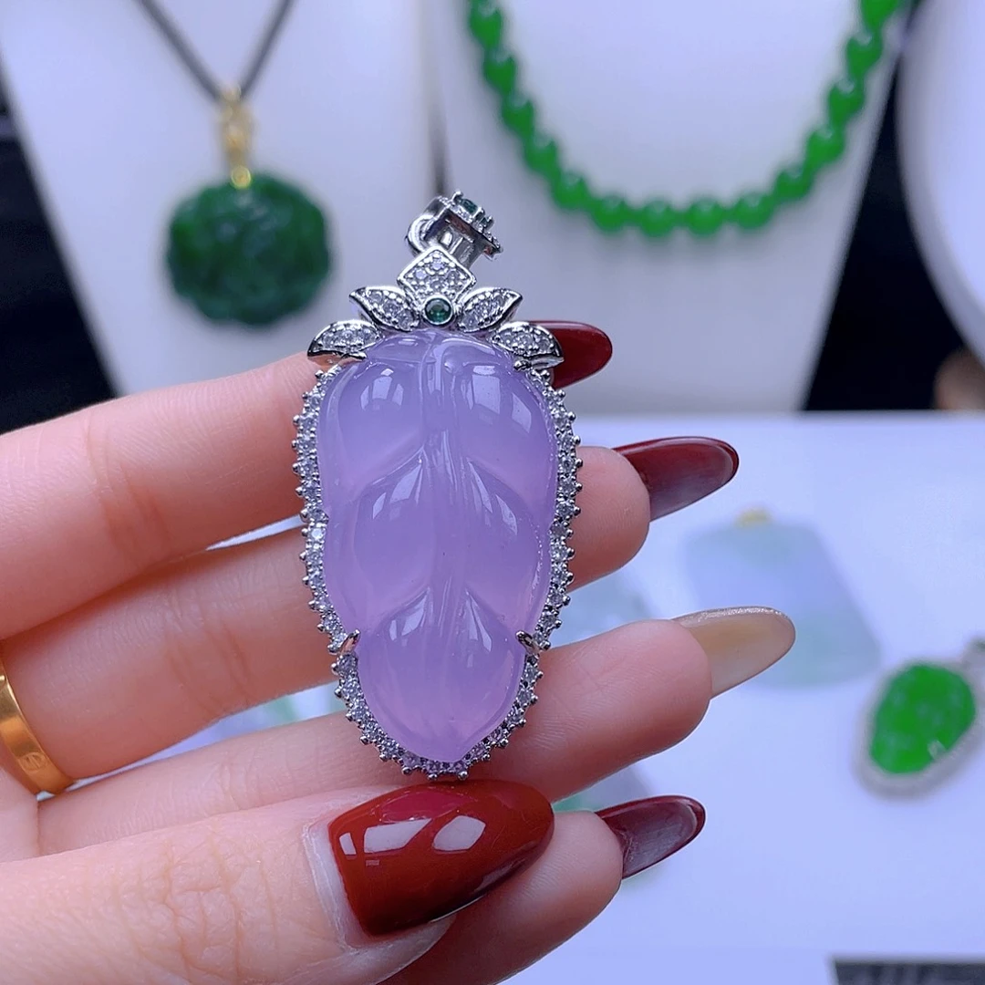 翡翠吊坠(赠链)未镶嵌