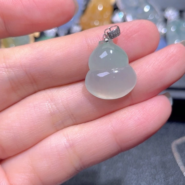 颈饰18K金镶嵌翡翠翡翠
