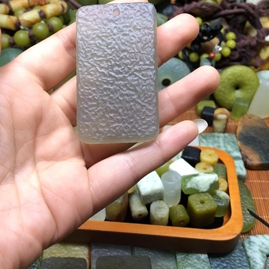 岫玉未镶嵌颈饰十*