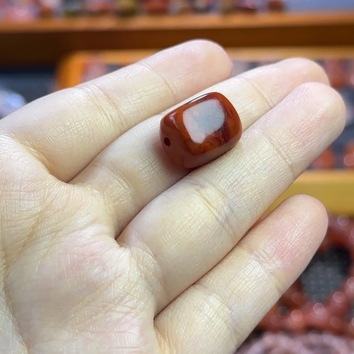 南红玛瑙未镶嵌珠宝半成品随行