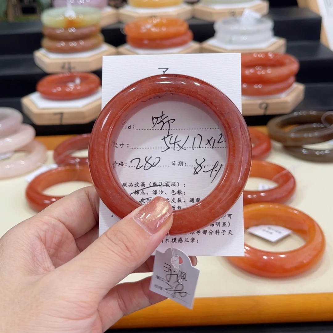 未镶嵌手镯石英质玉嘟**嘟