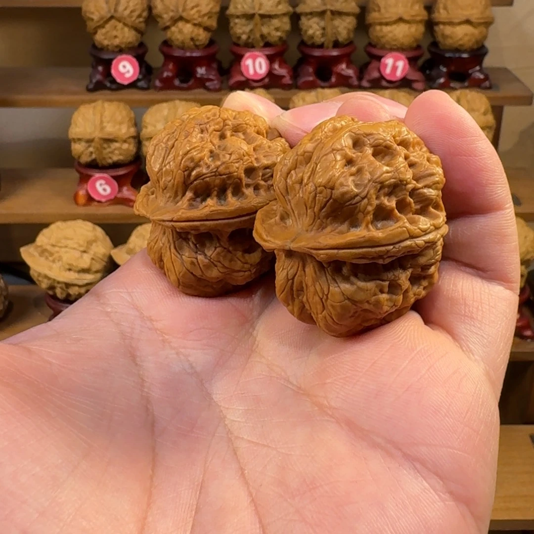 铁核桃把件鬼虎金蟾