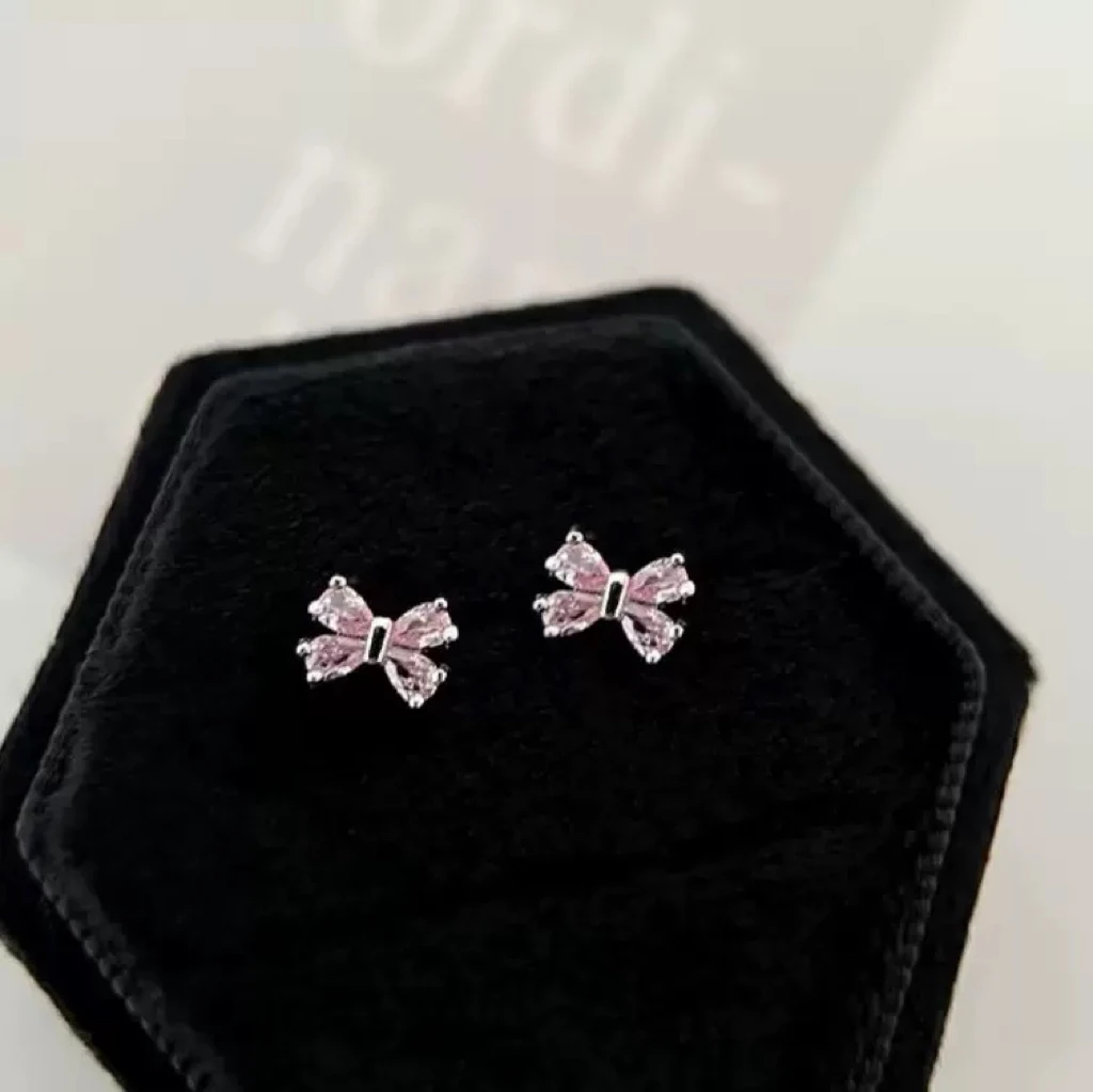 铜合金耳饰 A少女心蝴蝶结甜美耳骨钉螺丝拧扣简约耳环耳饰E2227