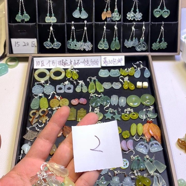 满****蛇纹石玉合金耳钉