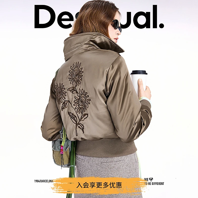 Desigual25秋冬新品翻领向日葵花卉刺绣下摆拼接卡其色女士羽绒服