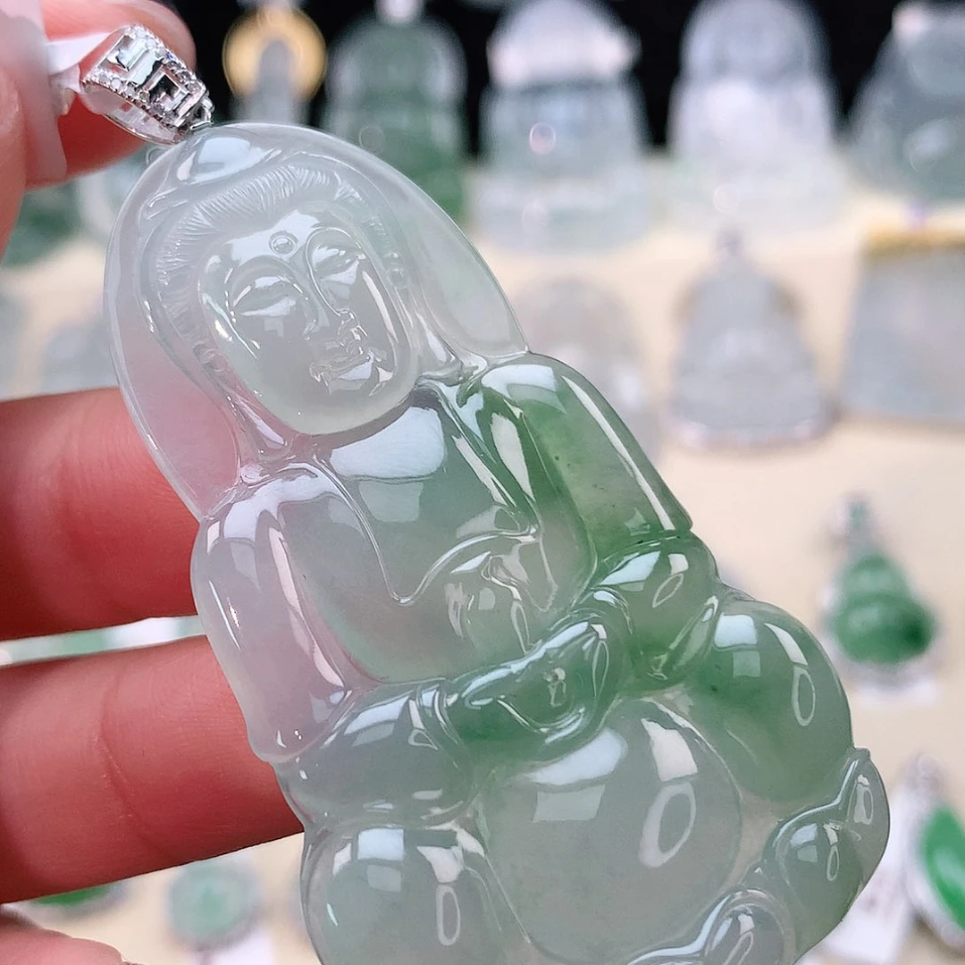 翡翠18K金镶嵌颈饰观音