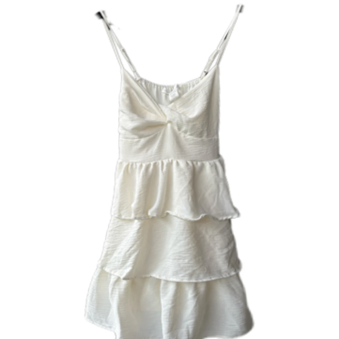 温柔夏季吊带蛋糕连衣裙