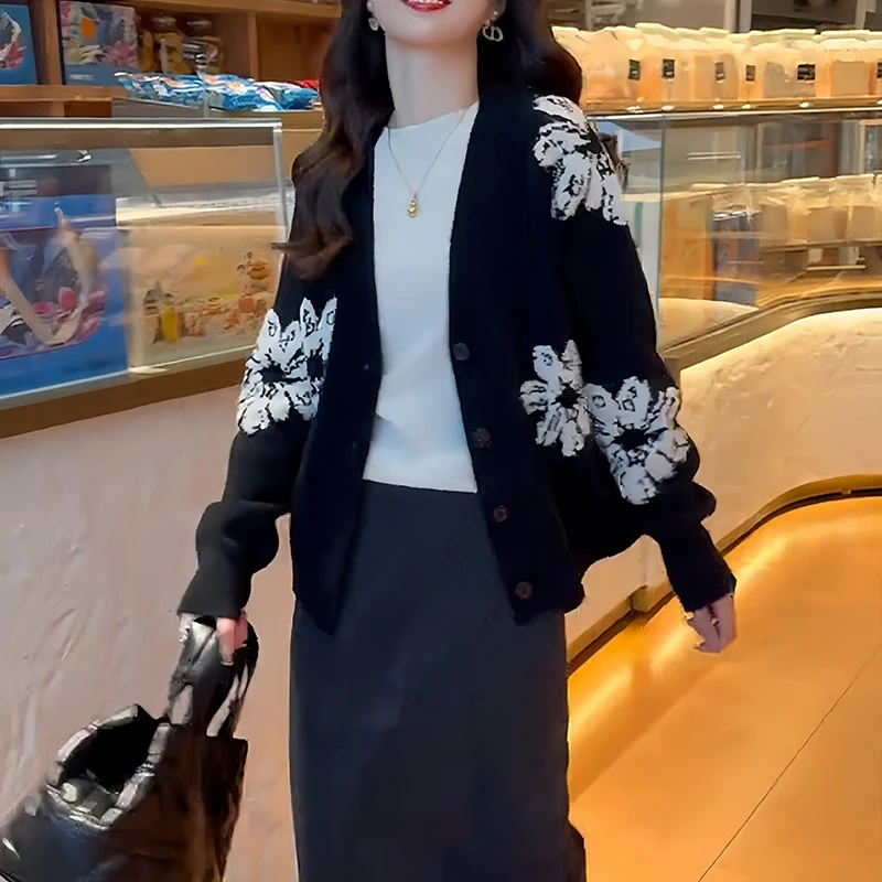 洋气秋季减龄时尚针织开衫2025新款碎花显瘦女装休闲慵懒风上衣潮