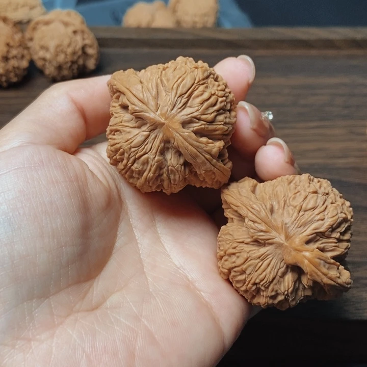 茸***茸文玩核桃吊坠南疆