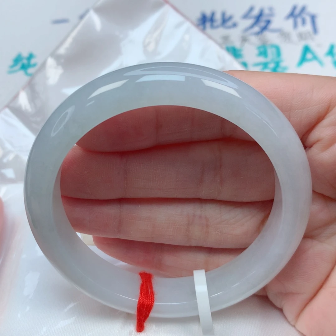 翡翠手镯未镶嵌56.7圈 白月光 有纹