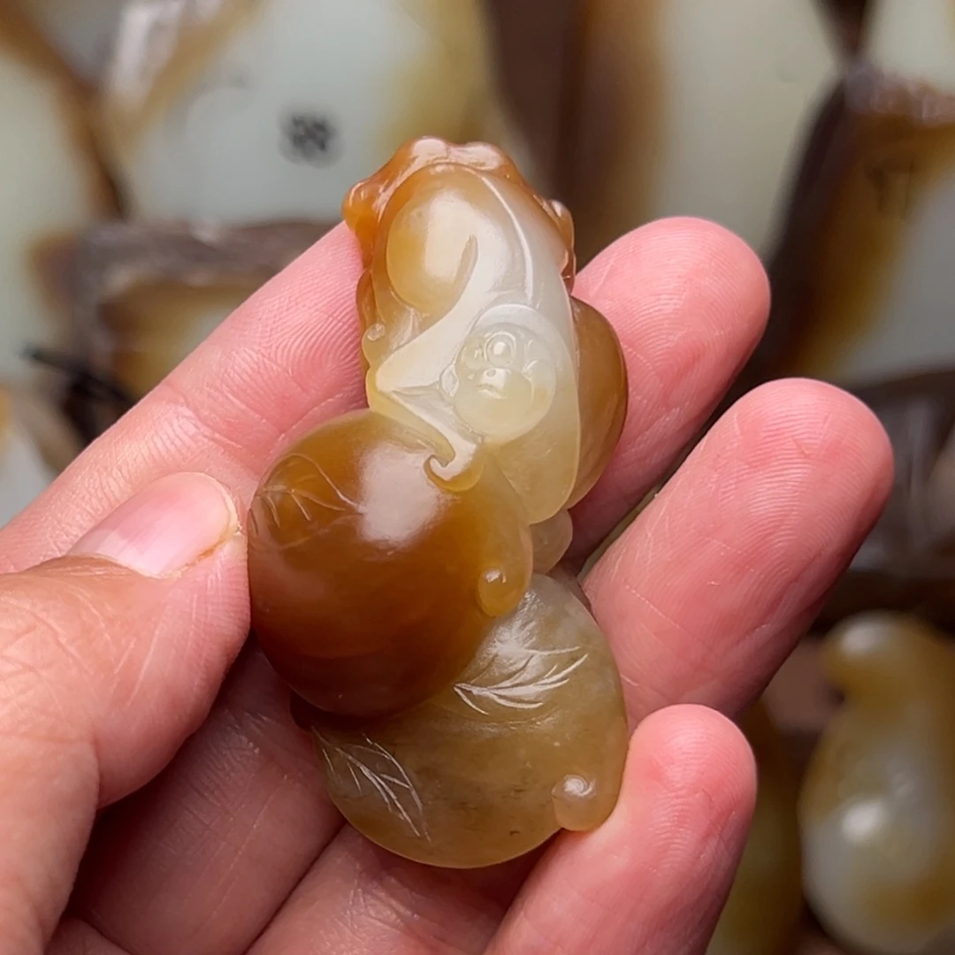 伯***兮颈饰未镶嵌和田玉（糖玉）