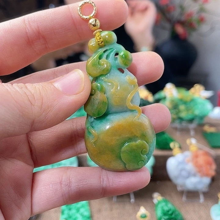 翡翠未镶嵌吊坠(赠链)福利