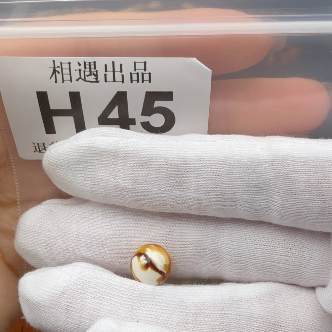 琥珀裸石未镶嵌月****当琥珀蜜蜡