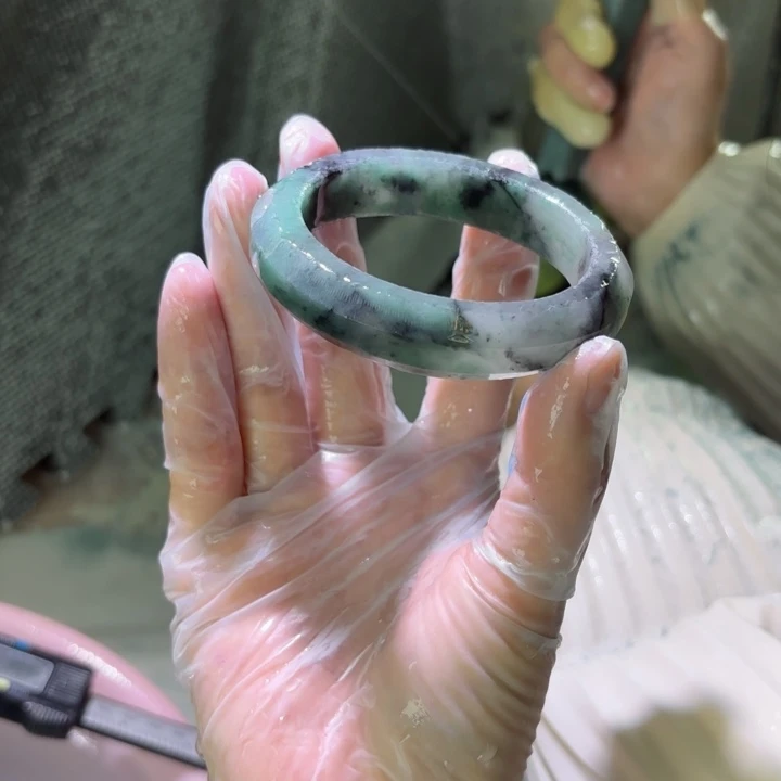 云***西石英质玉（非洲翠）未镶嵌手镯定制