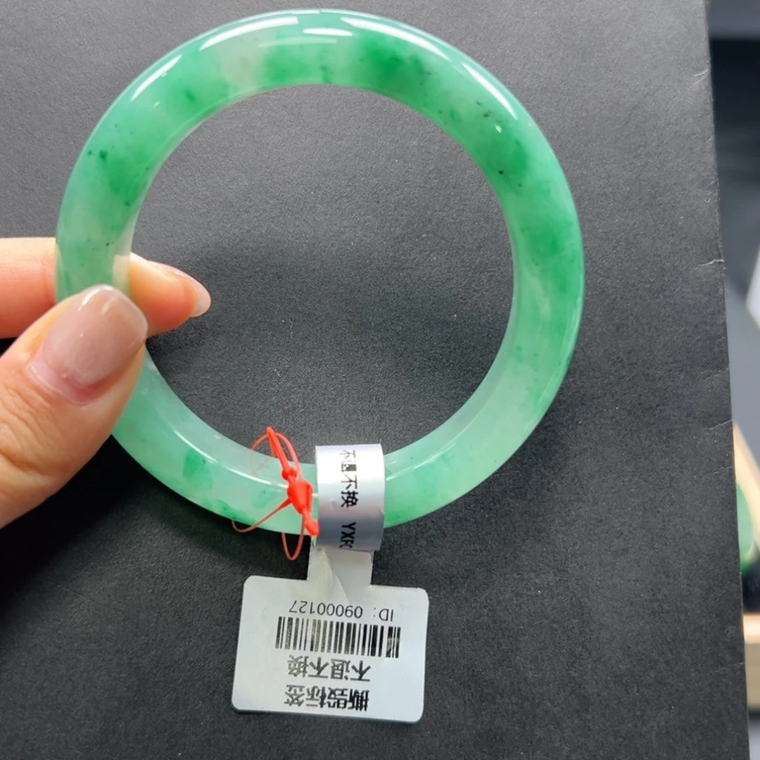 石英质玉未镶嵌手镯+周周58.5