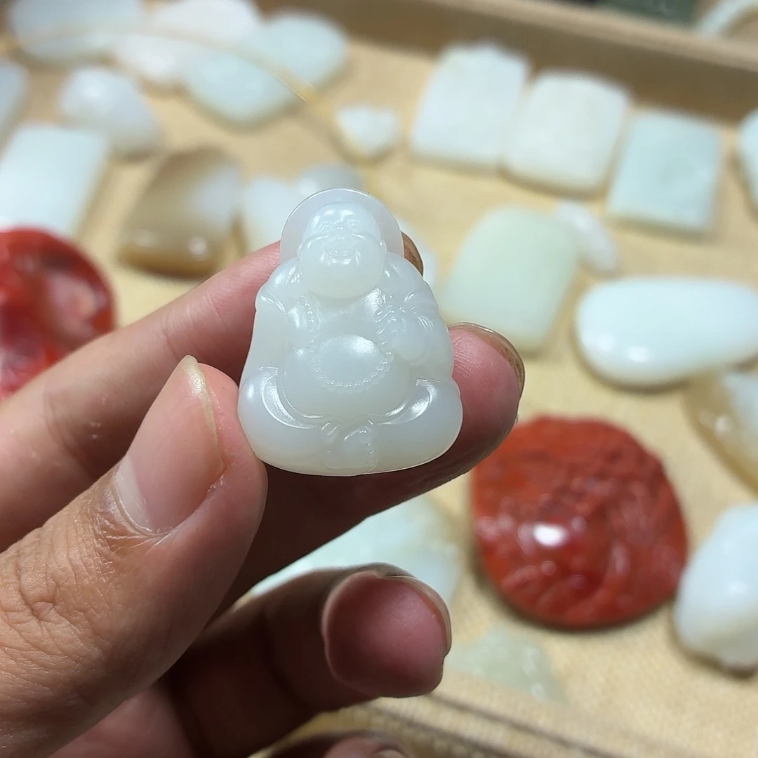 吵***妈和田玉未镶嵌颈饰