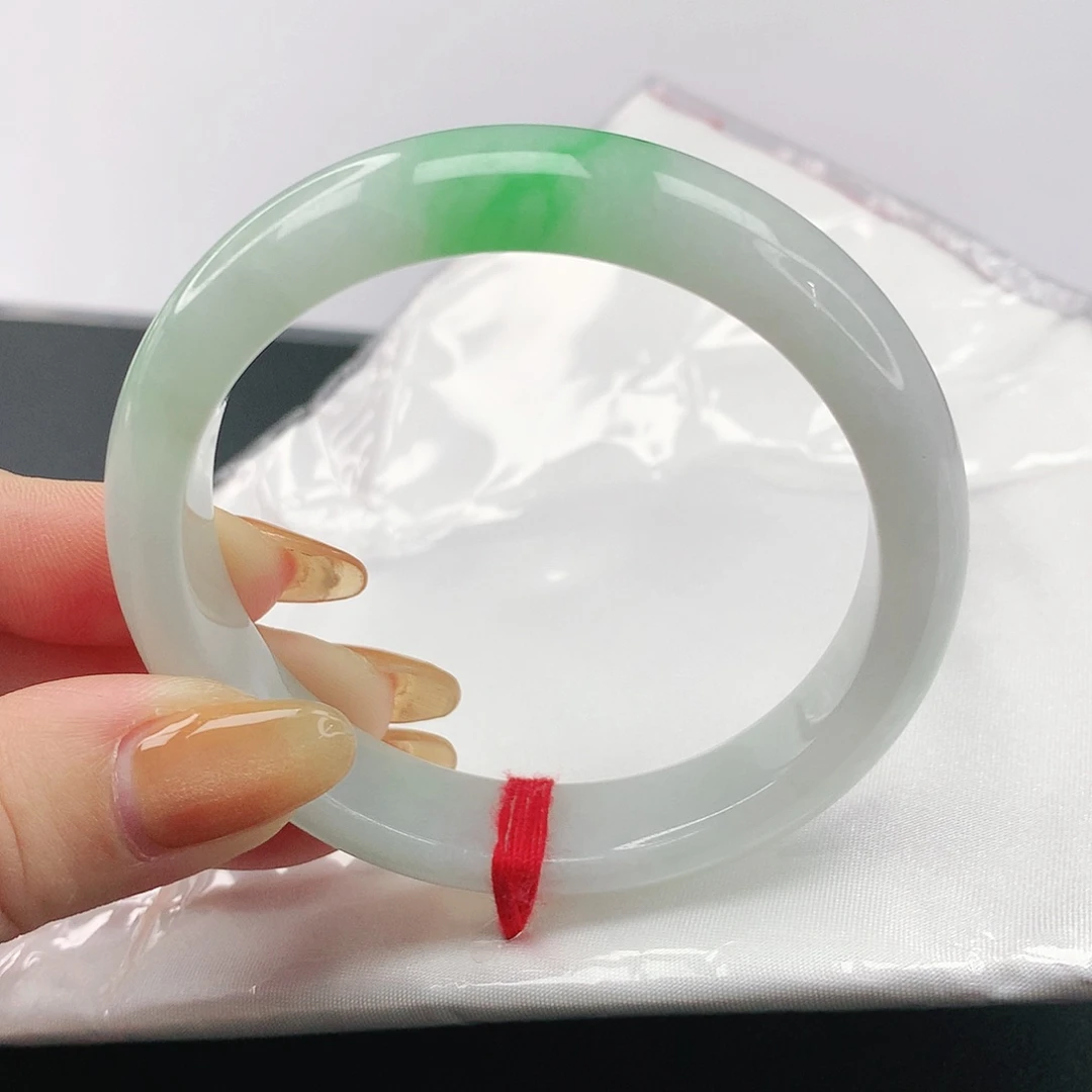 翡翠手镯未镶嵌翡翠068