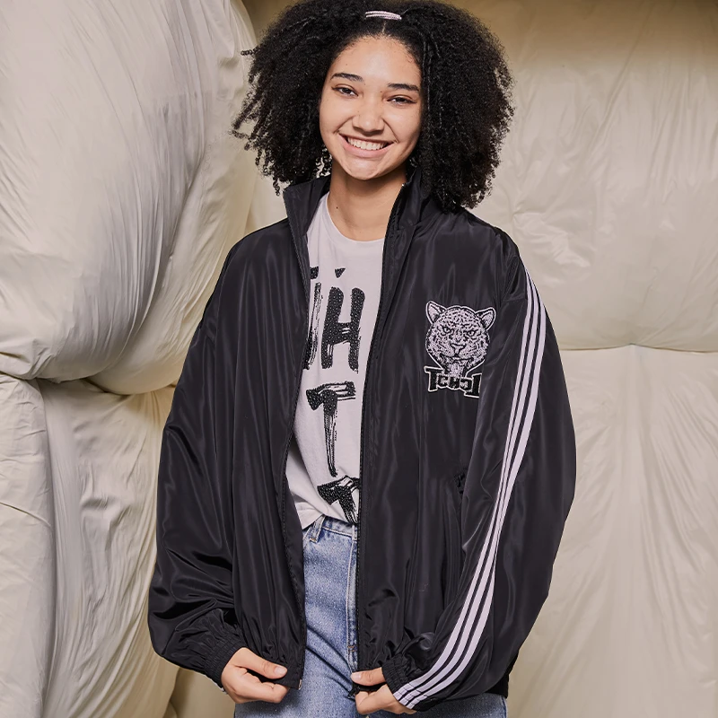 潮牌-TCH数字银色烫钻豹头休闲时尚百搭长袖黑色外套S69C276016