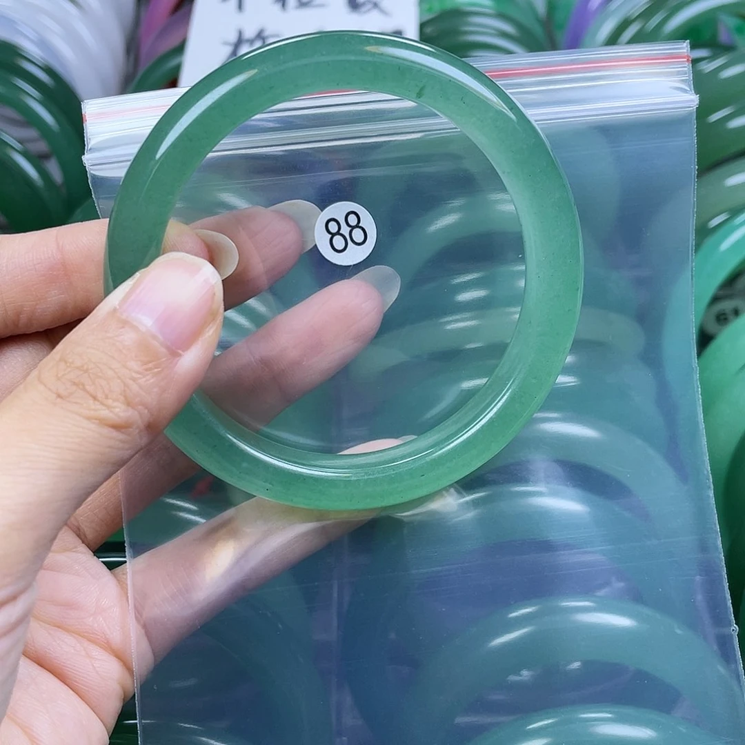 【闪购商品】未镶嵌手镯石英岩玉60