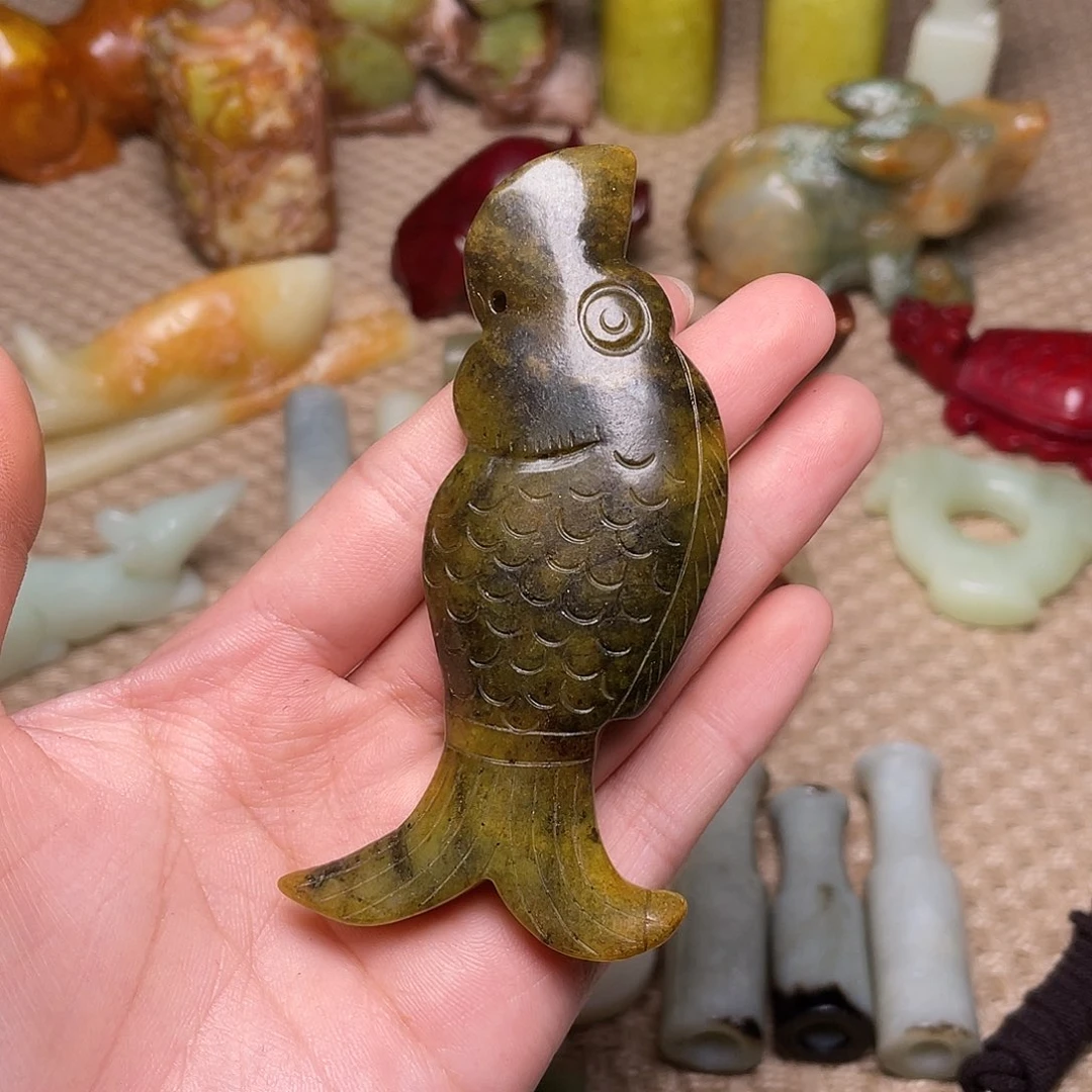 蛇纹石玉未镶嵌颈饰