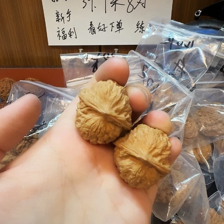 吊坠桃核32尺金龟子