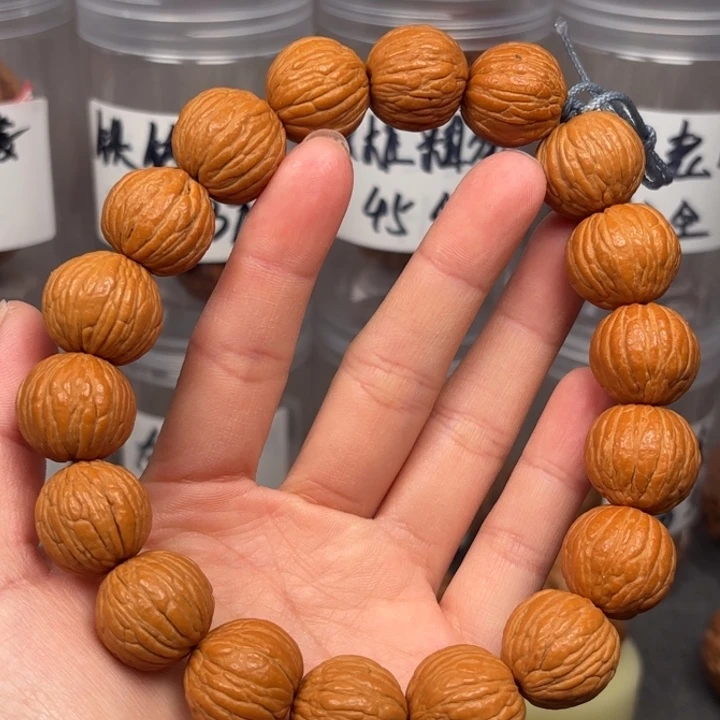 吊坠桃核猴头苹果园