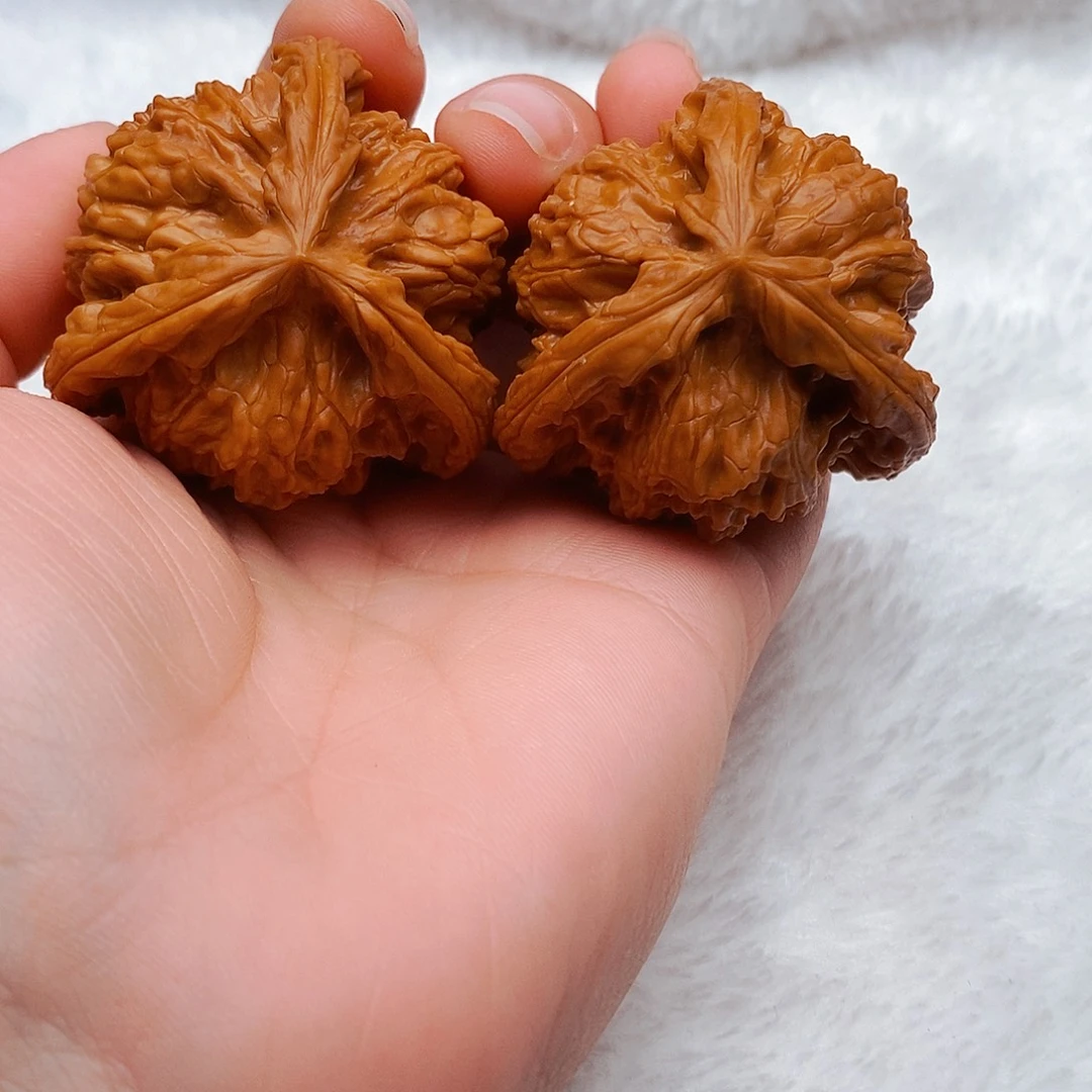 大***碗文玩核桃吊坠三棱