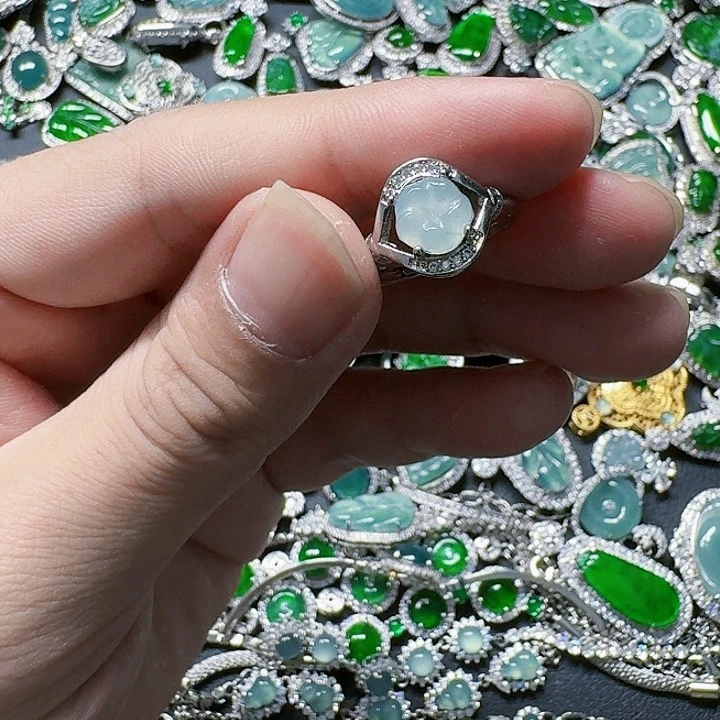 翡翠颈饰未镶嵌天然A货翡翠放漏