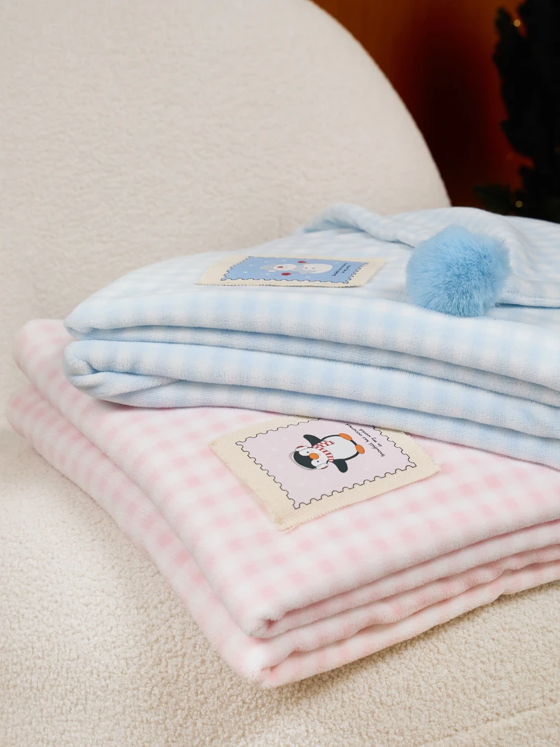 ToTo.Moon牛奶绒可爱毛毯贴布毛球可拆卸保暖盖毯软多功能午睡毯