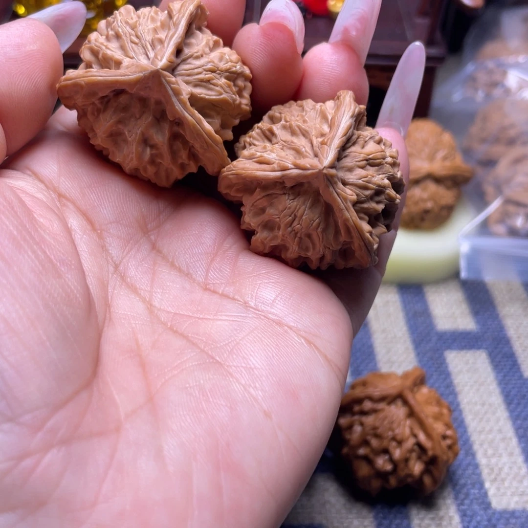 托***。吊坠文玩核桃36盘山公子帽三棱