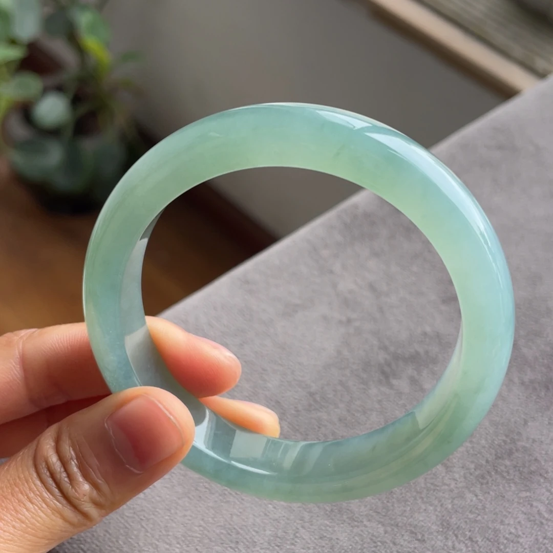 翡翠未镶嵌手镯冰润