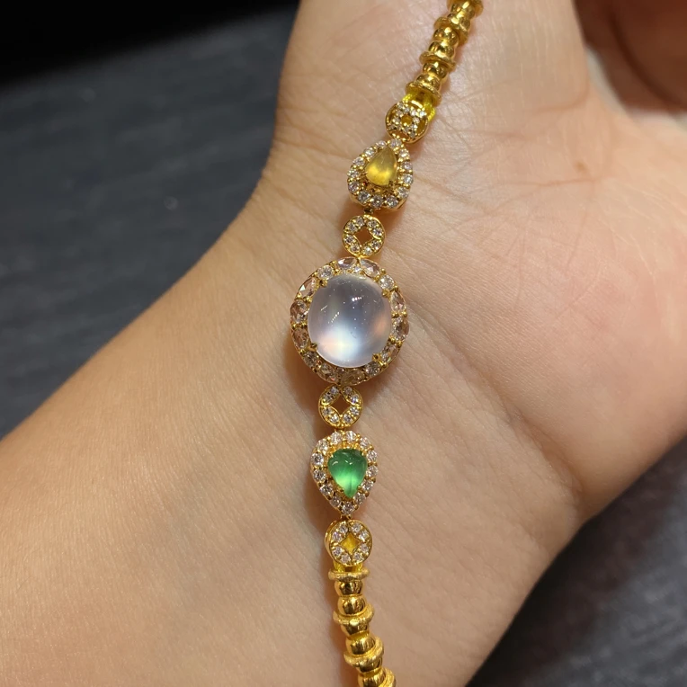 白冰玻璃种手链翡翠和18K金的搭配太美啦！满满的经济上行的魅力