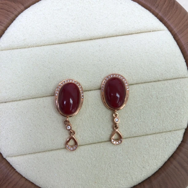 天然珊瑚日料黑牛血耳钉18k