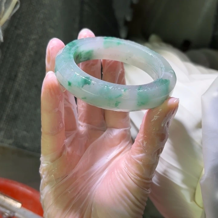 ℒ***࿐石英质玉（非洲翠）未镶嵌手镯定制