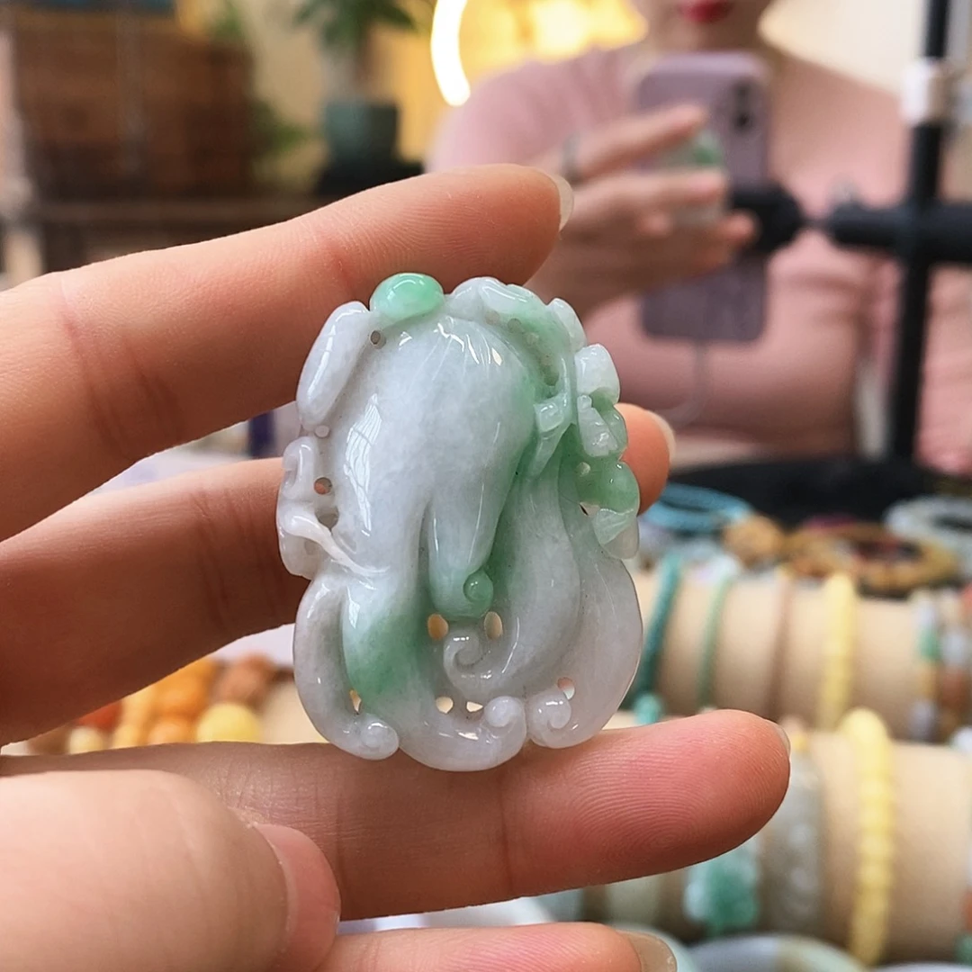 翡翠挂件未镶嵌无*翡翠挂件