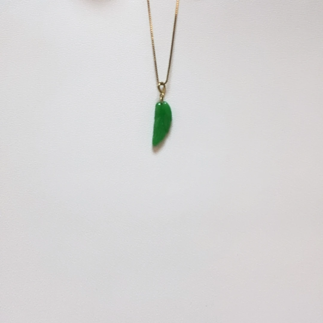 翡翠18K金镶嵌颈饰简单