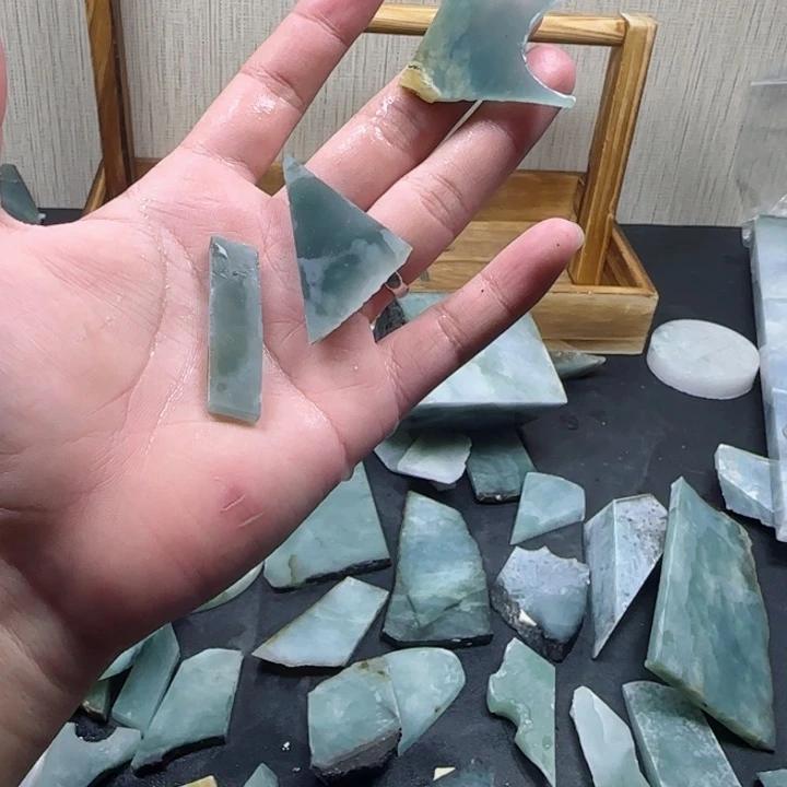 翡翠未镶嵌颈饰危地马拉翡翠